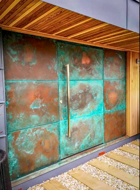 wykańczanie metalem drzwi